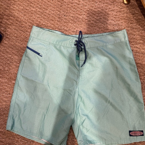 Vineyard Vines men’s board shorts size 35 - Picture 3 of 6